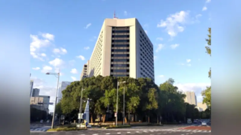 映画監督浜崎慎治容疑者を酒気帯び運転で現行犯逮捕、au「三太郎」CMシリーズ手掛ける