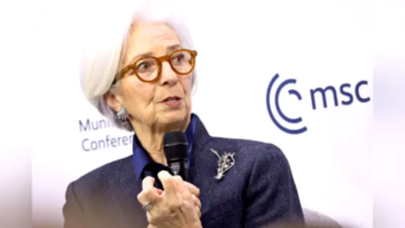 ECBラガルド総裁、任期前辞任の可能性 マクロン氏の後任関与狙いか