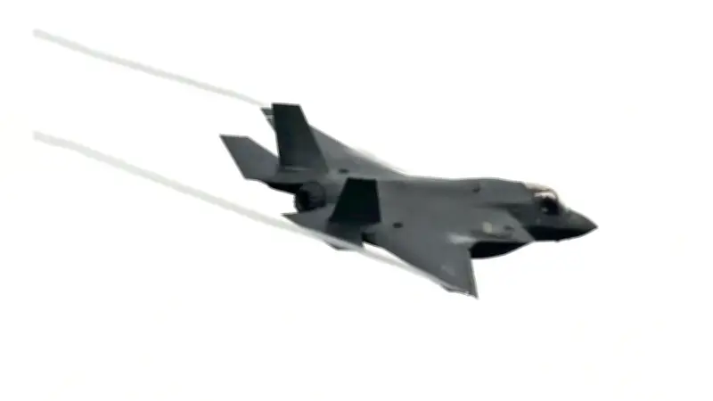 航空自衛隊新田原基地にF35B全8機が配備完了、最新鋭ステルス戦闘機で防衛力強化へ