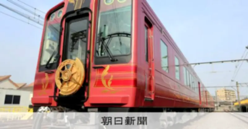 南海電鉄、新観光列車「GRAN 天空」を報道公開 深紅の車体で4月24日運行開始