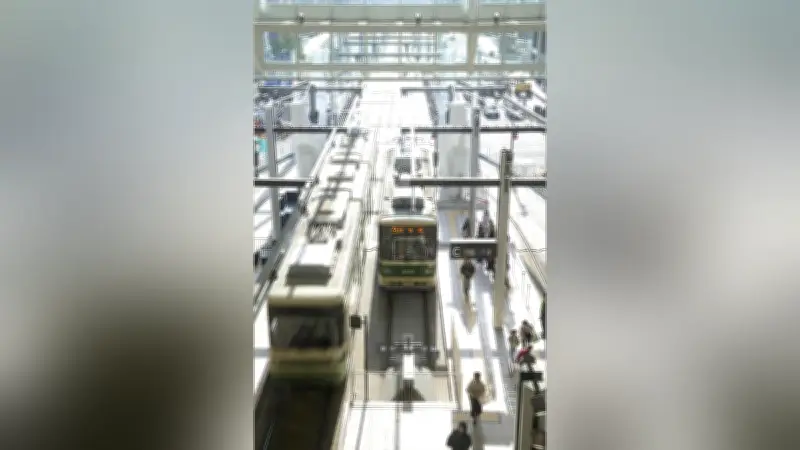 路面電車が都市再生の鍵に 広島駅ビル乗り入れとLRT成功で注目高まる
