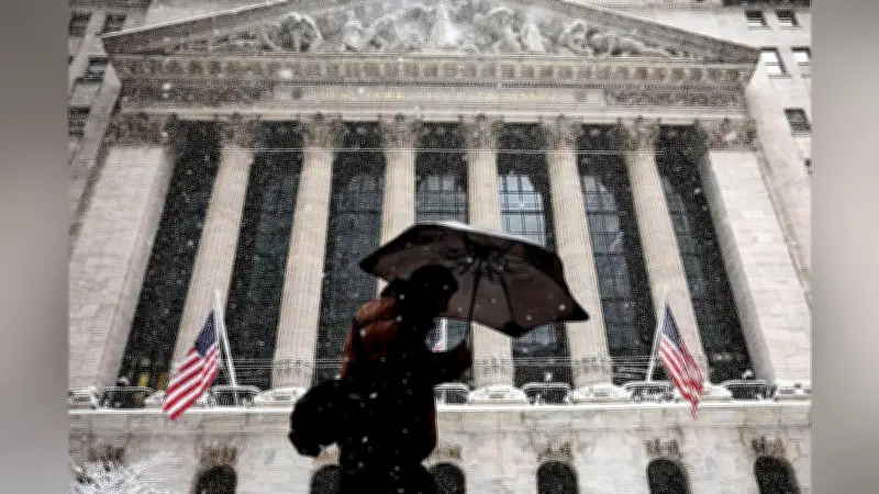 NYダウ終値、2営業日ぶり値下がり821ドル安 トランプ関税政策の不透明感でリスク回避強まる