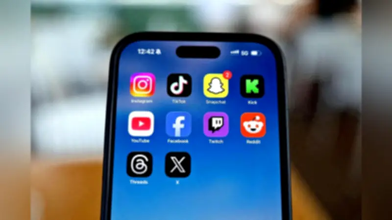 SNS犯罪被害の小学生が過去最多167人、生成AI悪用の性的偽画像被害も深刻化