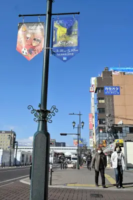 福島市で「大ゴッホ展」開幕まで1週間、PRタペストリーが街路灯に設置