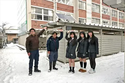 会津工高生が駐輪場に太陽光自動照明を設置 再生可能エネルギーの実践的学びを展開