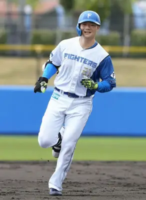 日本ハム清宮幸、実戦初打席で本塁打！山崎臨時コーチの助言で軸足感覚を洗練