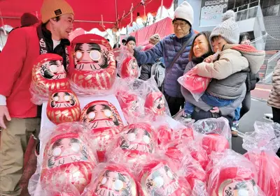 春の訪れ告げる「白河だるま市」開催　江戸時代起源の伝統行事に大勢の市民や観光客が集う