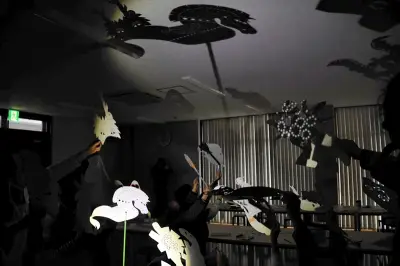 影絵と音楽で彩る幻想的な夜の森　福島県富岡町で「たまゆらの盆」開催