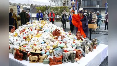 陶磁器の干支置物を土に返す供養式、愛知・瀬戸で営まれる