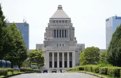 自民幹事長代理「国論二分する憲法改正推進」、中道連合は「権力監視徹底」と対峙