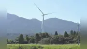 風力発電の廃止が相次ぐ、10年で400基超 自治体の投資に疑問の声