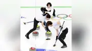 ミラノ・コルティナ五輪カーリングで日本代表、敵ストーン誤投げかけるハプニング ルール確認