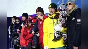 堀島行真がデュアルモーグル銀、メダリスト家族が表彰台で「パパ友」の絆にほっこり