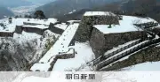 冬季閉山中の「天空の城」竹田城跡、ドローンで捉えた幻想的な雪景色