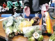 埼玉・所沢で若手農家が冬野菜発表会 多彩な品揃えに来場者熱視線