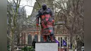 チャーチル元首相像に赤い塗料で落書き、親パレスチナ団体が犯行認める