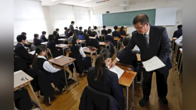 福岡県公立高校一般入試が開始、102校で約1万2900人が学力検査に挑む