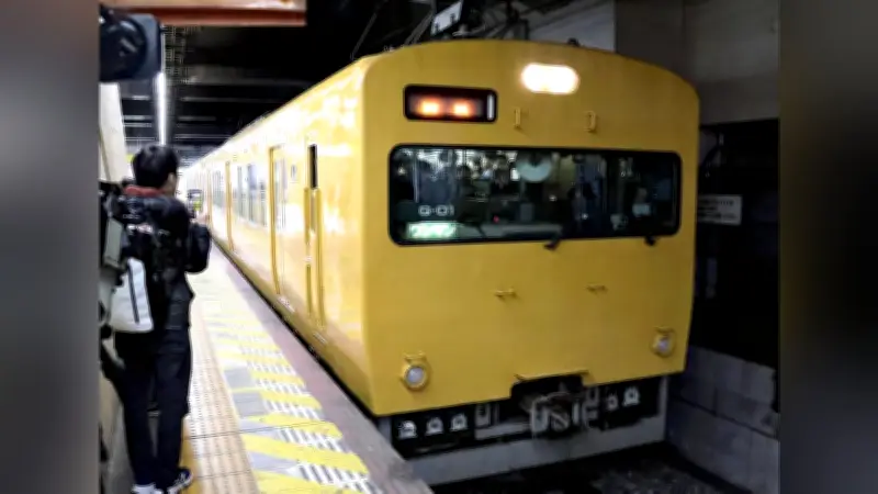 食パン電車115系G編成が最終運行 岡山駅でファンが別れ惜しむ