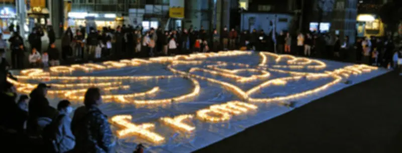 東日本大震災15年、宇都宮でキャンドルアート「とどけ」5000本の明かりで追悼、石巻にネット中継