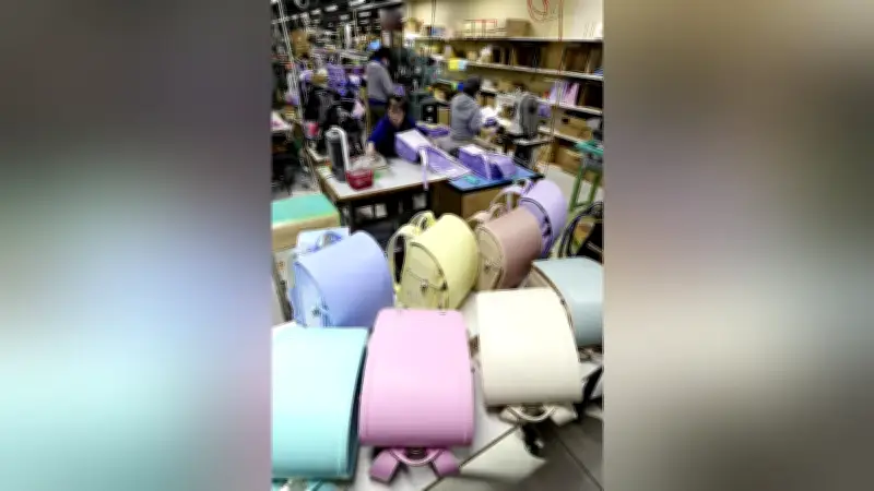 ランドセル生産ピーク 奈良の工場で職人が1万6000個を製作中