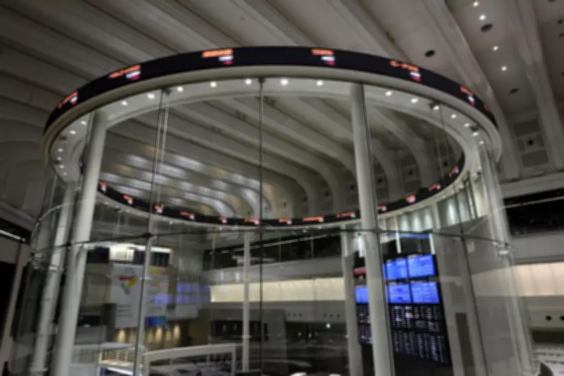 東証、午前終値は211円高 一時700円超下落も反発 方向感欠く展開