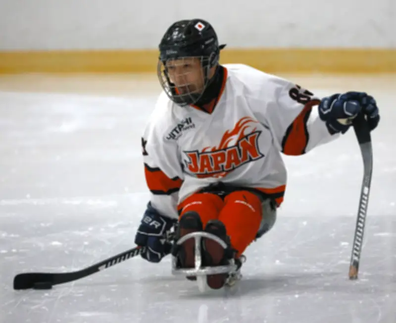 パラアイスホッケー吉川守選手、28年ぶりの大舞台へ 56歳のウルトラマンがミラノ・コルティナで輝く
