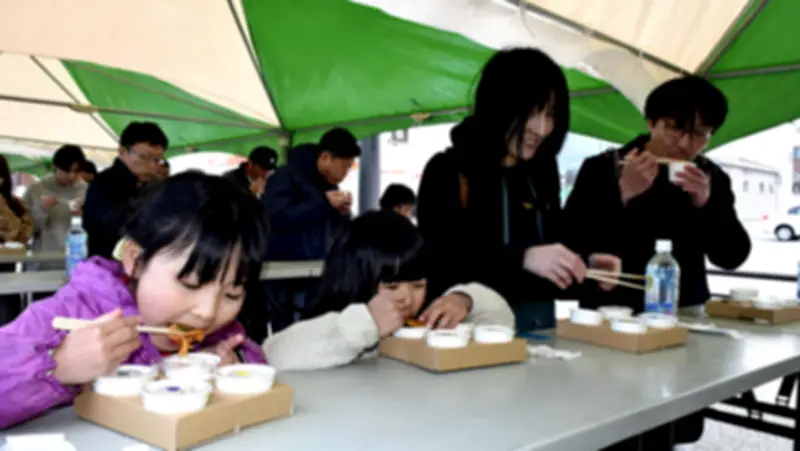 浪江町でギネス世界記録挑戦 356人が4種の焼きそばを完食し新記録樹立