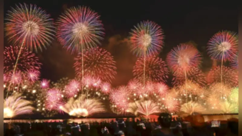 びわ湖花火大会40回記念、初の2部制で1.2万発打ち上げ 伝統と革新が融合