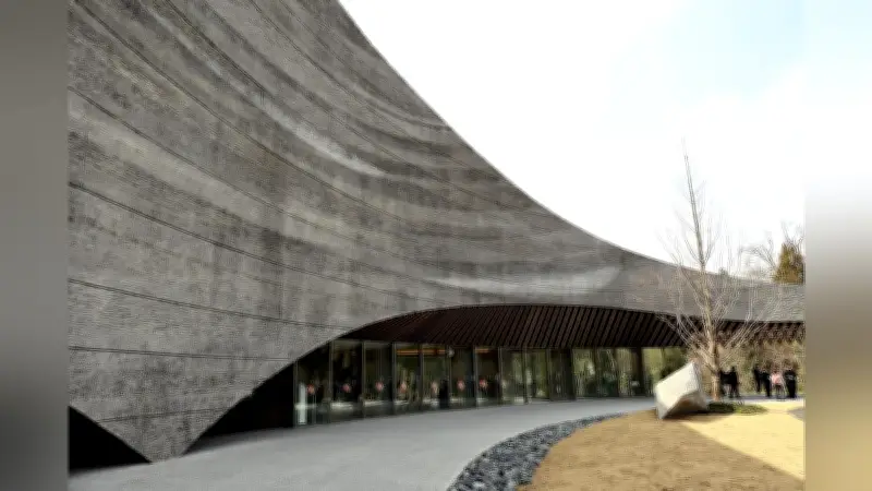 鳥取市長選で深沢義彦氏が市政史上初の4選達成、新顔2候補を退ける