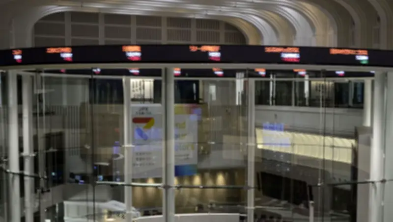 東証日経平均、午前終値は5万3145円 一時1000円超下落で5万3000円割れ