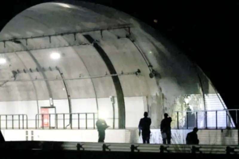 新名神高速6人死亡事故 容疑者、事故現場5キロ手前のPAで休憩か 三重県警が実況見分実施