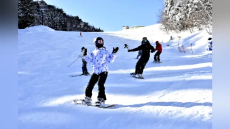 兵庫・但馬のスキー場、春も営業中！積雪60～130センチで滑走可能