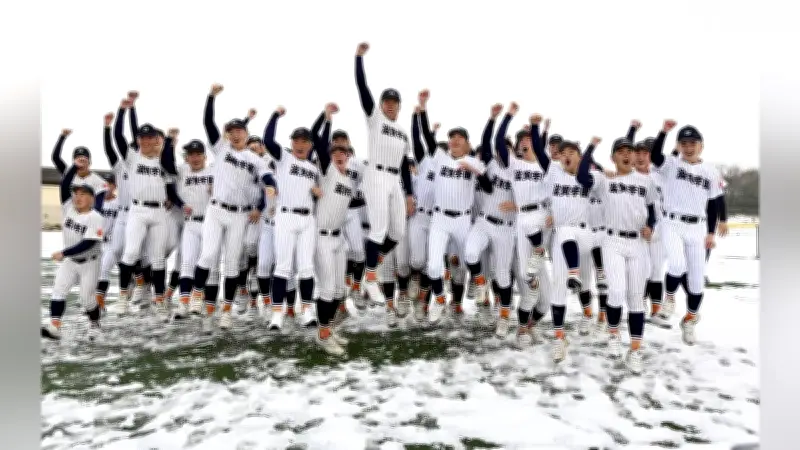 滋賀学園、雪のグラウンドで歓喜 第98回選抜高校野球大会に2年連続出場