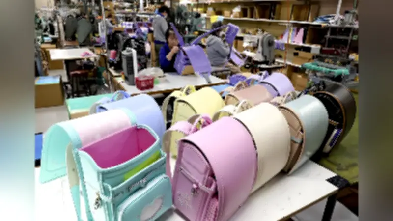 ランドセル製造ピーク 奈良の工場で職人が丁寧に製作、女の子はパステルカラー人気