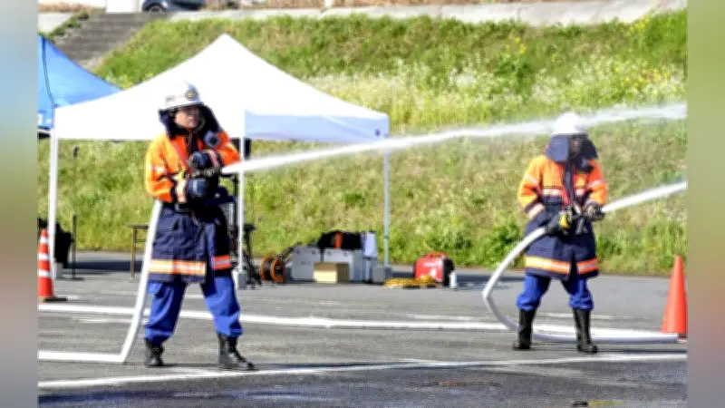 直方市で消防団が放水訓練 春の火災予防運動で野焼きシーズンに注意喚起