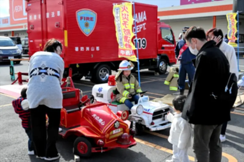 郡山消防署が春の火災予防運動で啓発活動　はしご車やミニ消防車の乗車体験コーナーを設置