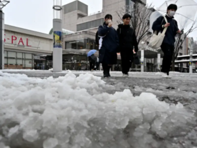 福島県内で大雪、停電や交通障害発生 高校入試受験生は雪の中奮闘