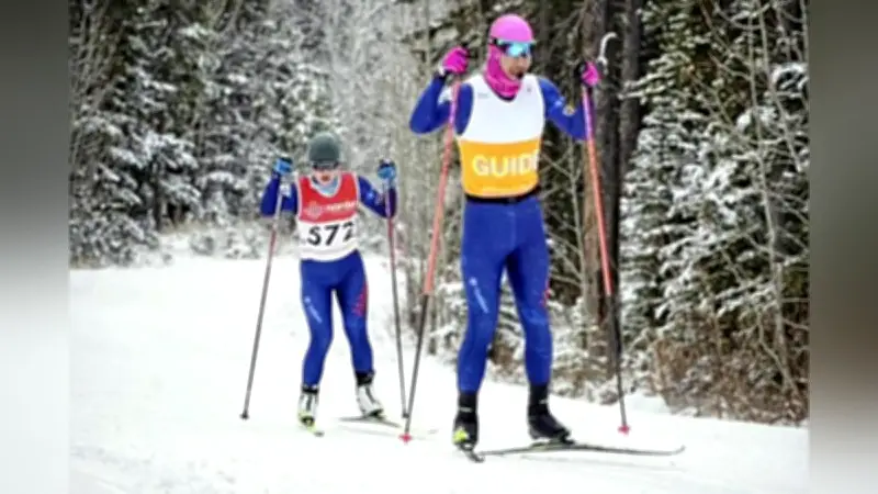 九州大学院生がパラリンピックのガイドスキーヤーに、視覚障害選手と二人三脚で入賞目指す