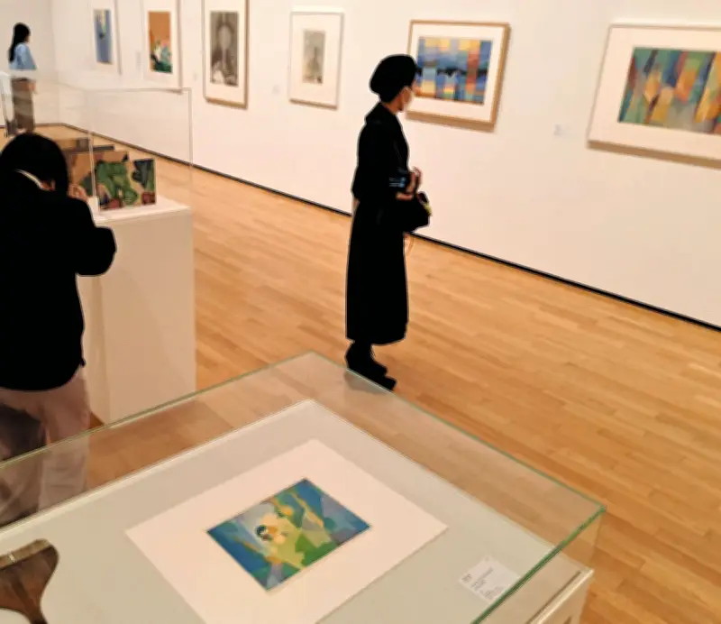 内間安瑆・俊子展が神奈川で開幕 版画とコラージュの共鳴する創作世界