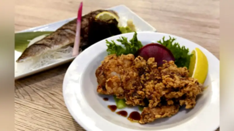 盛岡の居酒屋「大槌酒場」、三陸の海産物と唐揚げで地域の絆を紡ぐ