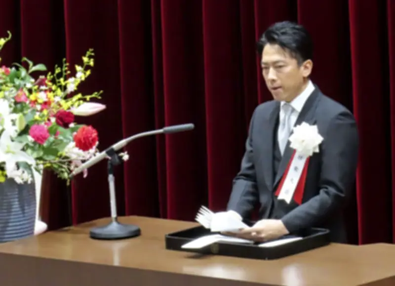 小泉防衛相、防衛医大卒業生を激励「自衛隊に不可欠な存在」と強調