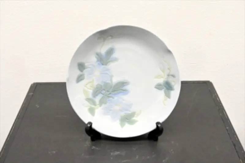 いわき市民美術展覧会で陶芸の橋本栄子さんと写真の横山孝さんが市長賞を受賞