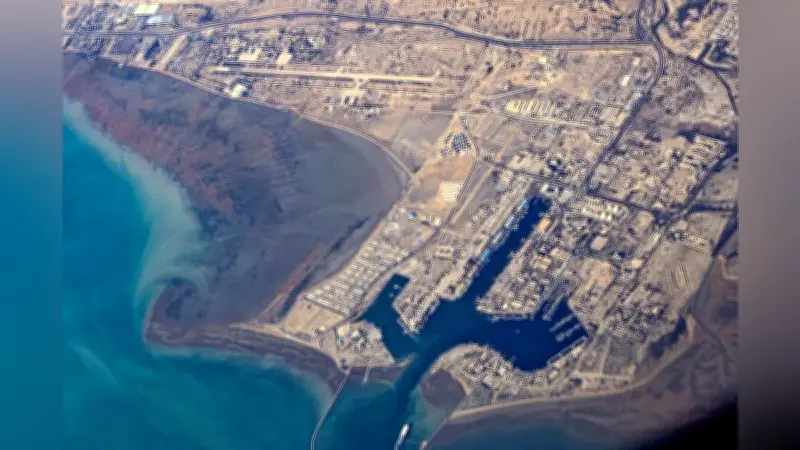 イラン軍報道官、ホルムズ海峡封鎖否定 船籍次第で通過認める方針示す