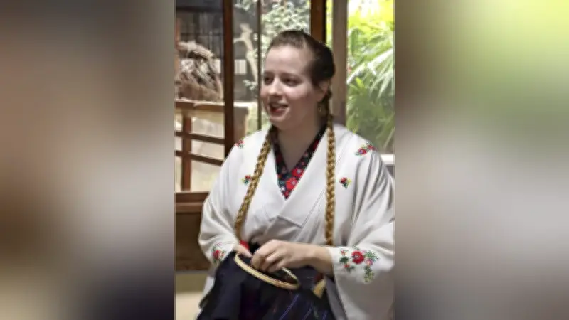 ハンガリー刺しゅう作家アンドレア・ポールさん、京都で和装に母国の伝統を融合