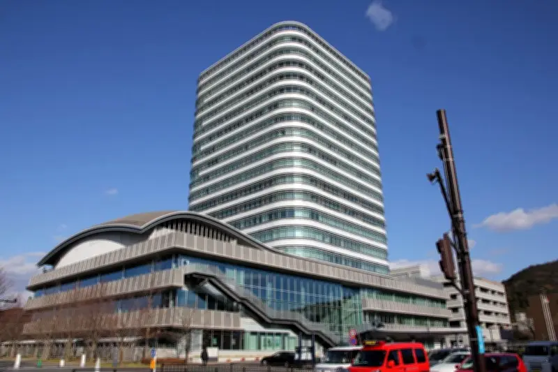 自称岐阜市職員を逮捕 駅トイレで見知らぬ男性の手にかみつき傷害疑い 酒酔い状態か