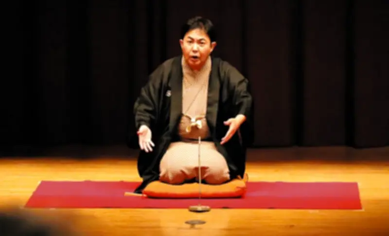 林家三平が国策落語を披露 戦争の記憶を語り継ぐ「出征祝」で平和への思い