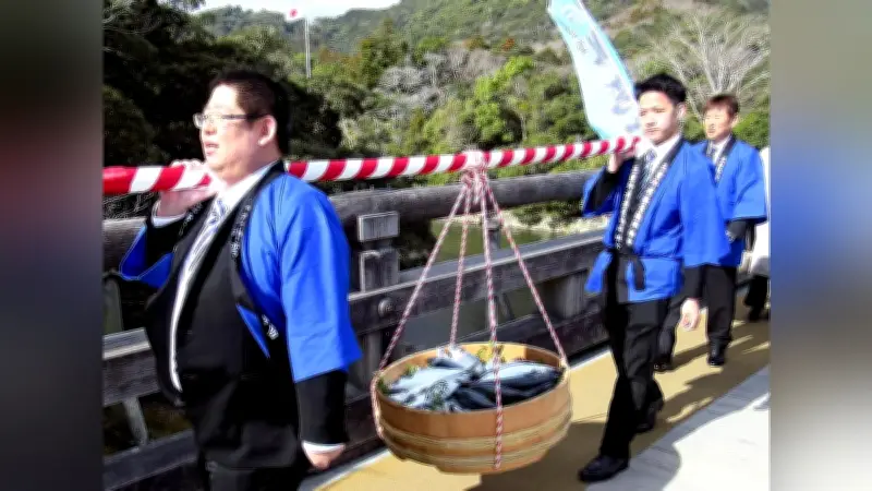 「サバの日」に伊勢神宮で奉納 三重外湾漁協が大漁と安全祈願