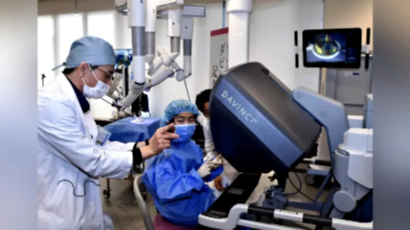 国立長寿研が手術ロボ「ダビンチ」導入、親子体験会で操作に挑戦