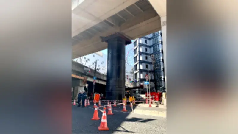 大阪・梅田中心部で地中から柱状構造物がせり上がり、国道通行止めに