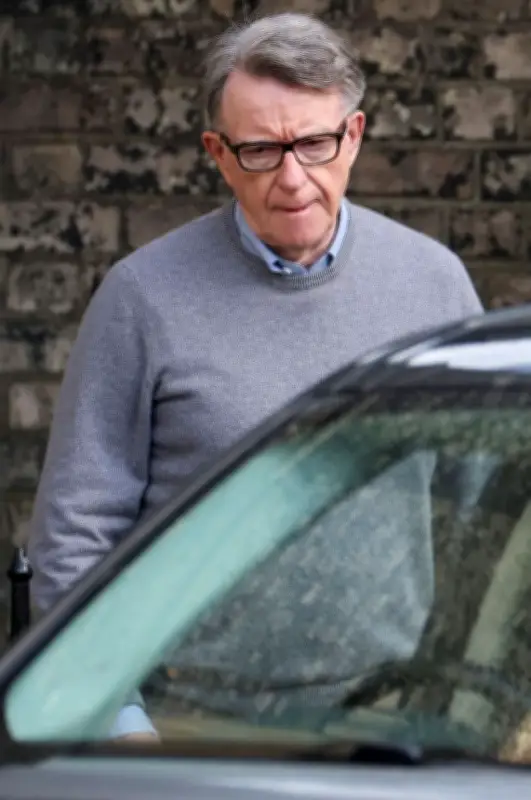 英首相、前駐米大使任命前に米富豪との交友関係で警告受ける 文書公開で責任追及の声再燃